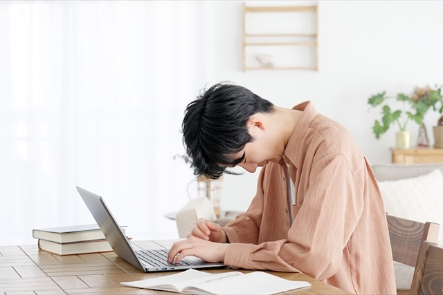 日中の強い眠気は睡眠時無呼吸症候群のサイン？